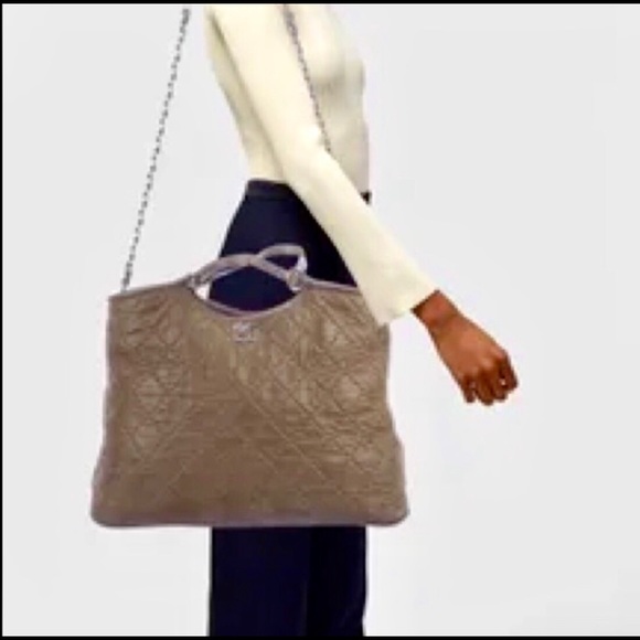 Authentic JUMBO Chanel Iridescent Tote - Picture 4 of 12